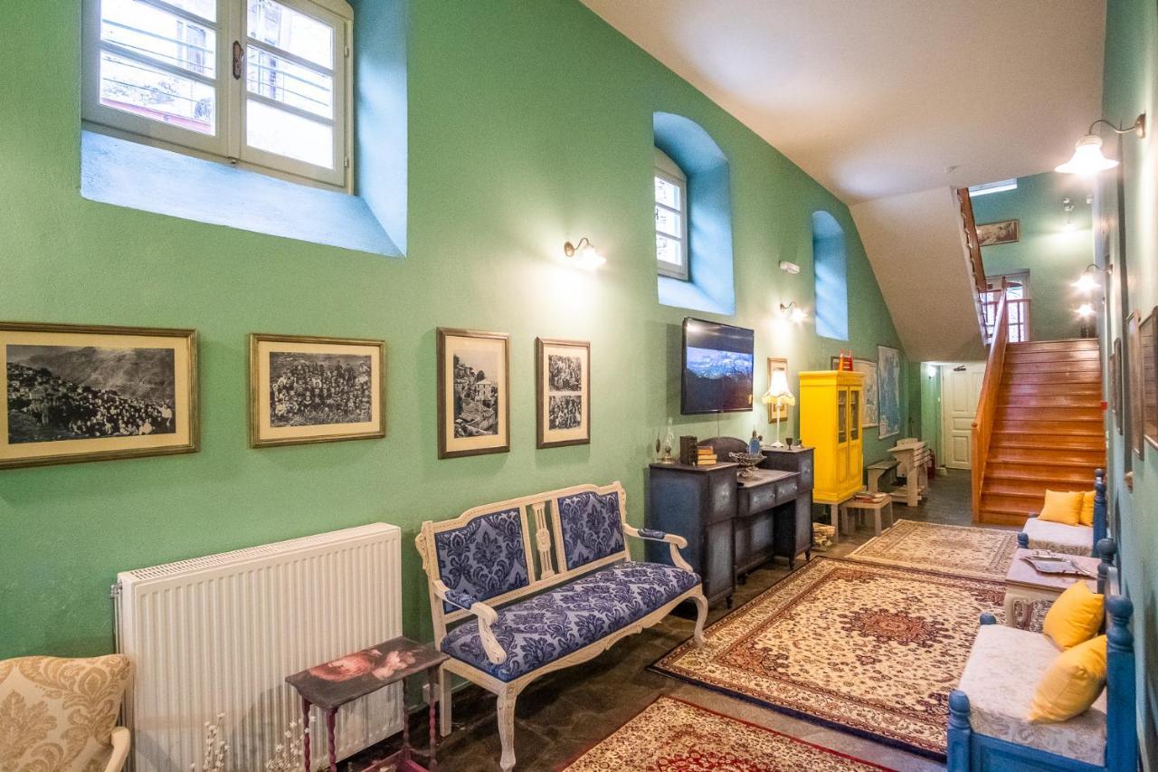 The Old School Boutique Hotel Сирако Экстерьер фото