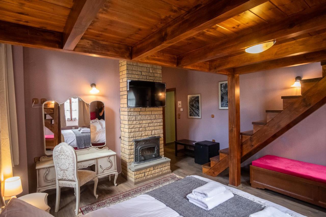 The Old School Boutique Hotel Сирако Экстерьер фото