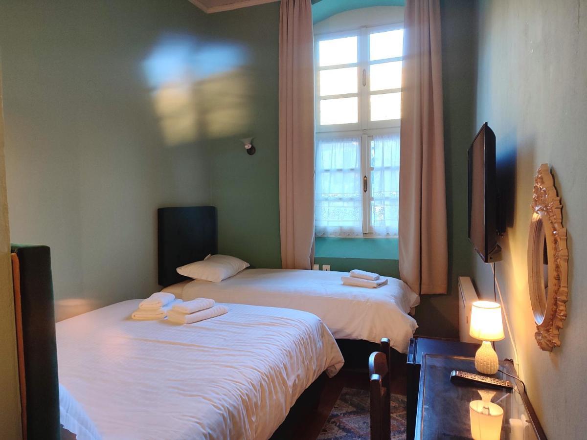 The Old School Boutique Hotel Сирако Экстерьер фото